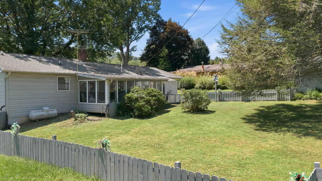 1098 Cat Creek Road