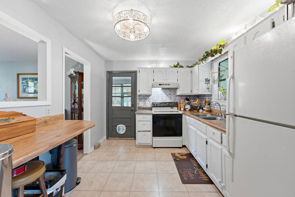 1098 Cat Creek Road