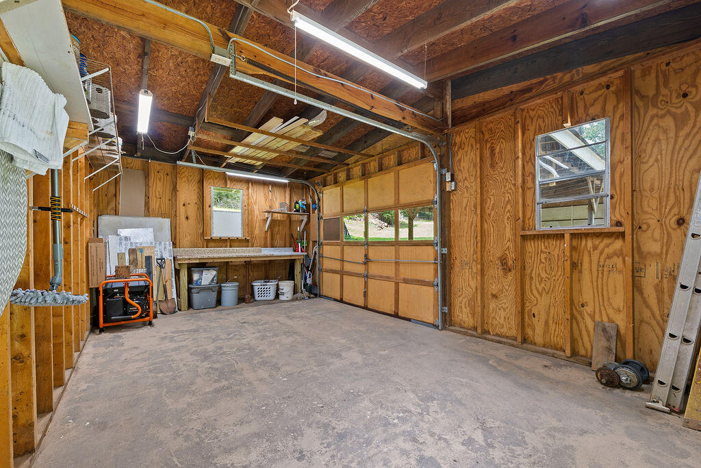 522/526 Coweeta Church Rd