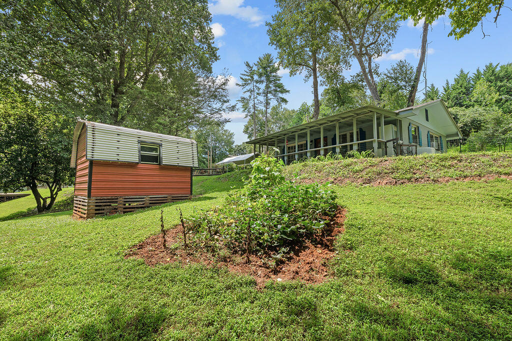 522/526 Coweeta Church Rd