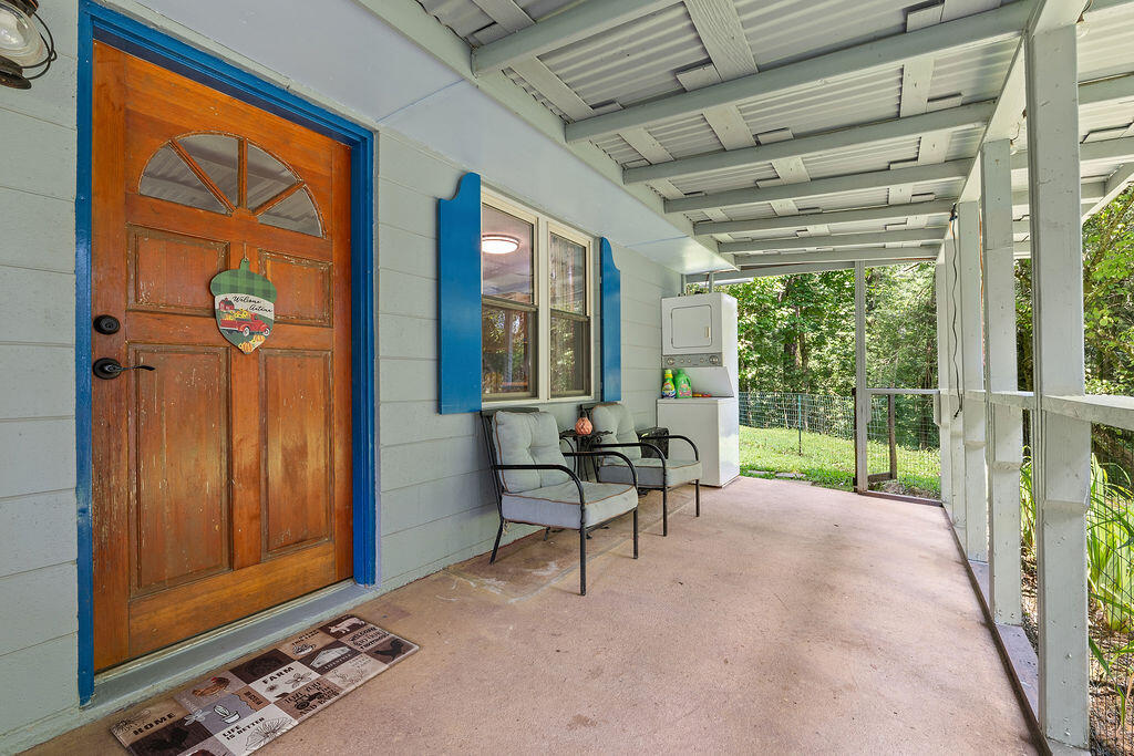 522/526 Coweeta Church Rd
