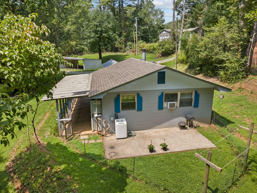 522/526 Coweeta Church Rd