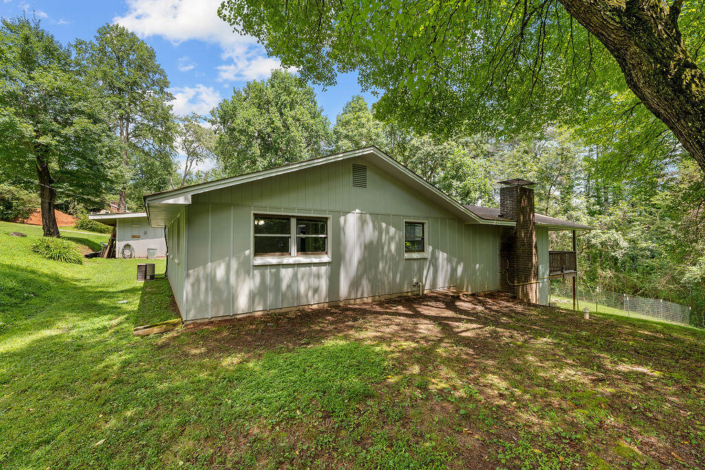 522/526 Coweeta Church Rd