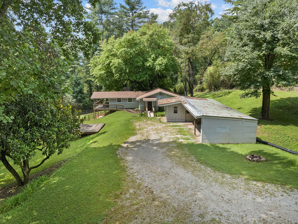 522/526 Coweeta Church Rd