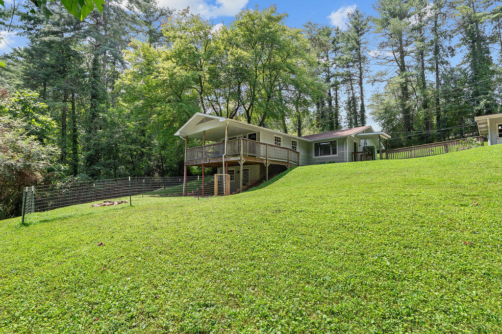 522/526 Coweeta Church Rd