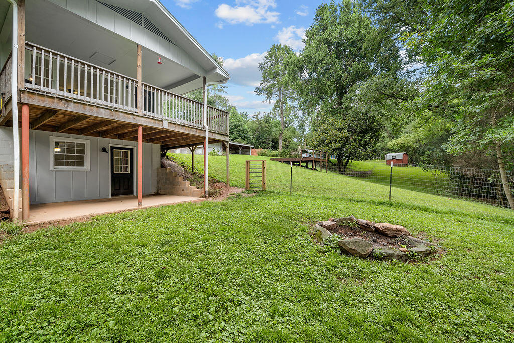 522/526 Coweeta Church Rd