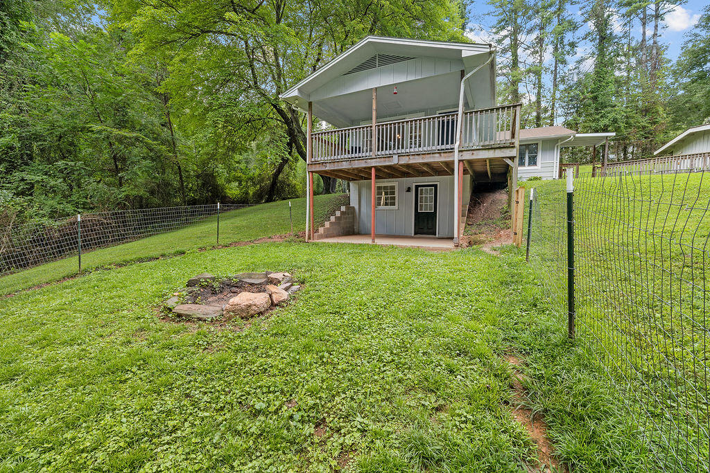 522/526 Coweeta Church Rd