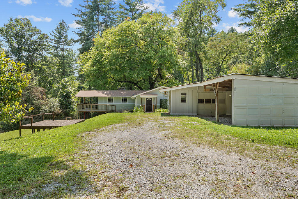 522/526 Coweeta Church Rd