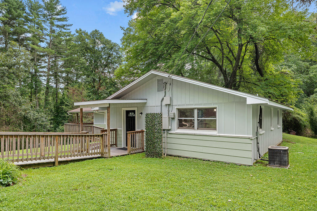 522/526 Coweeta Church Rd