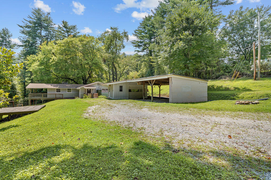 522/526 Coweeta Church Rd