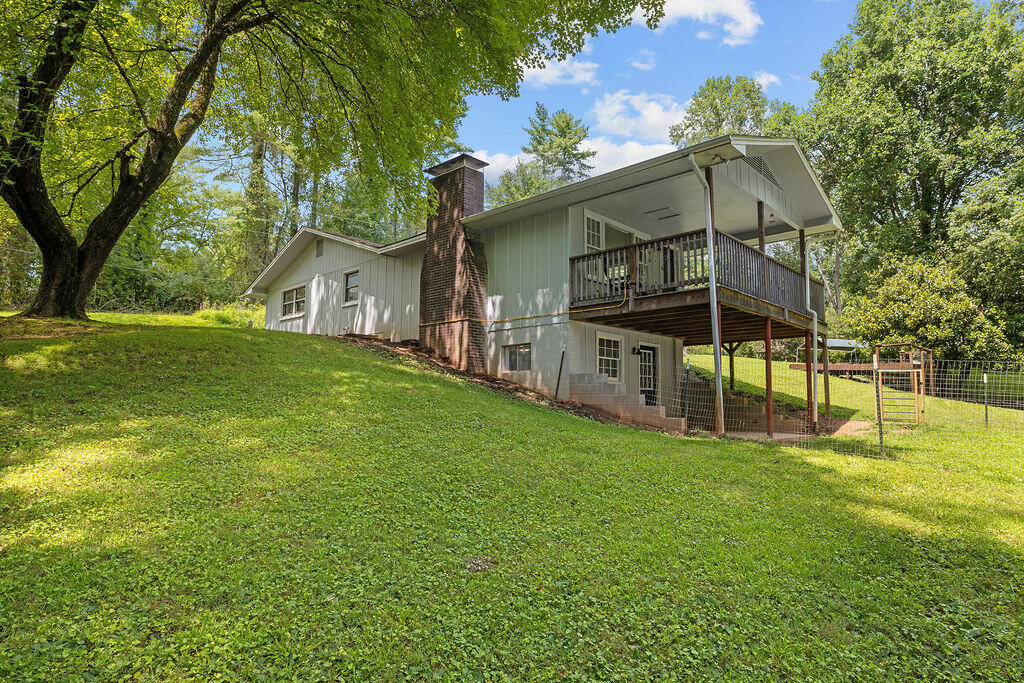 522/526 Coweeta Church Rd