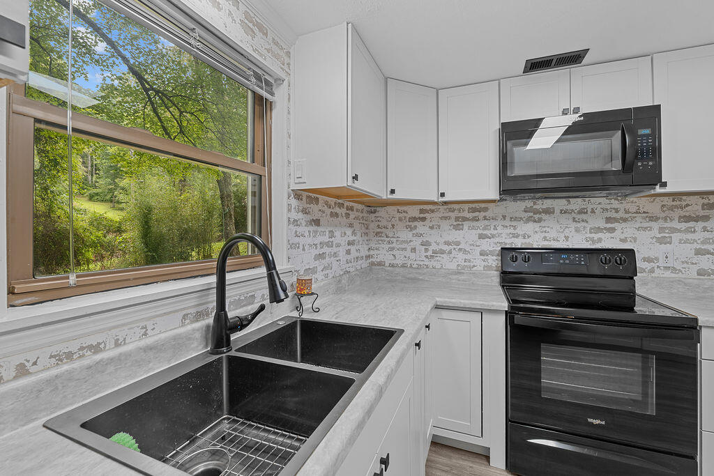 522/526 Coweeta Church Rd