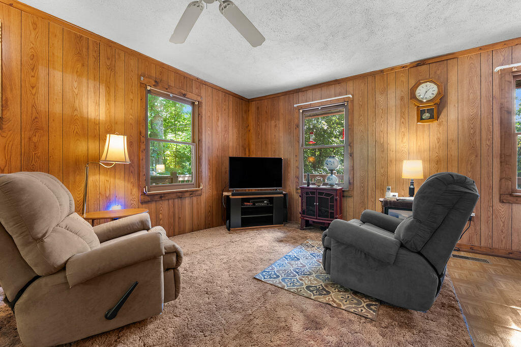 790 Woodland Heights
