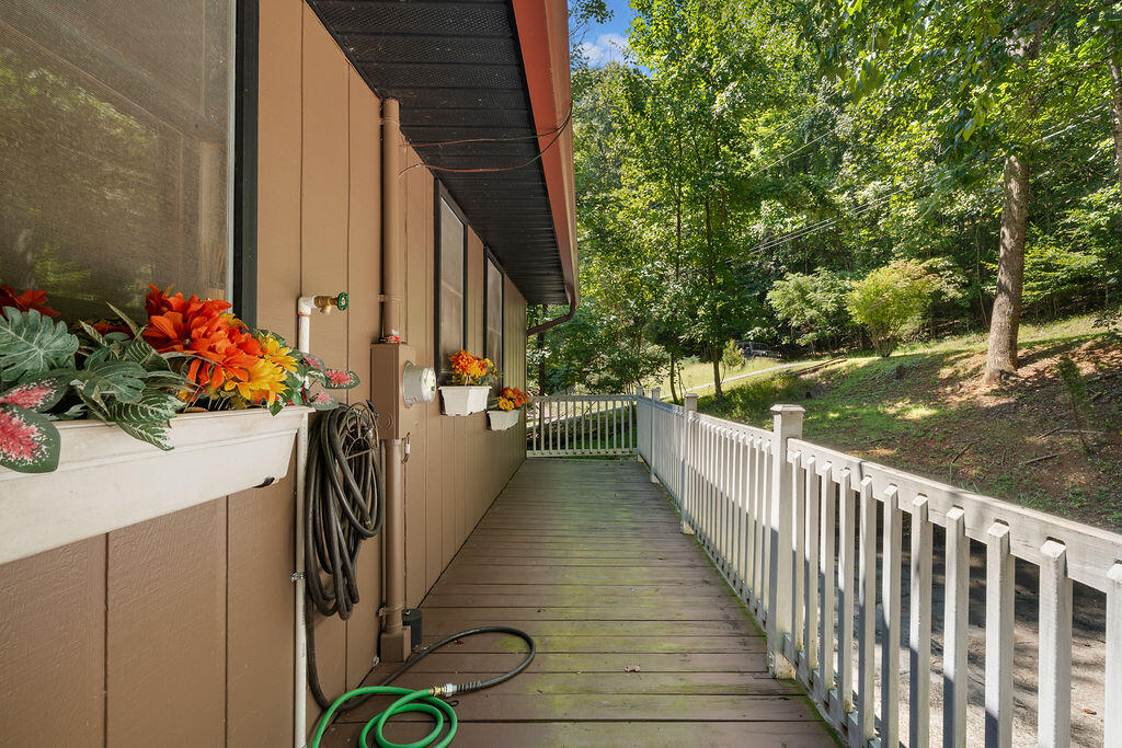 790 Woodland Heights