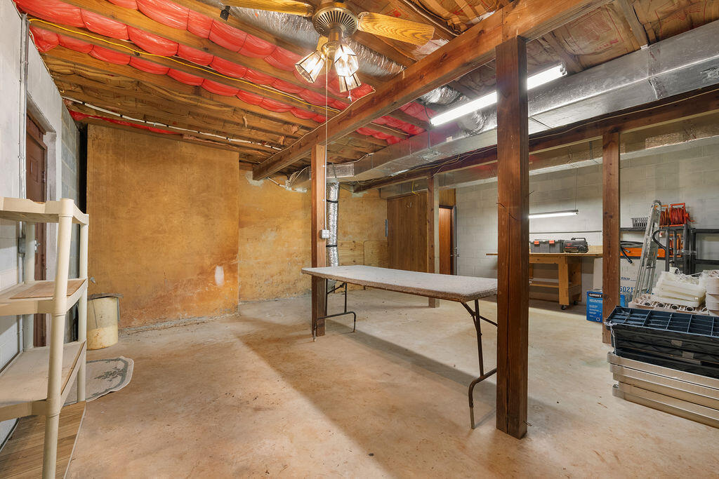 790 Woodland Heights