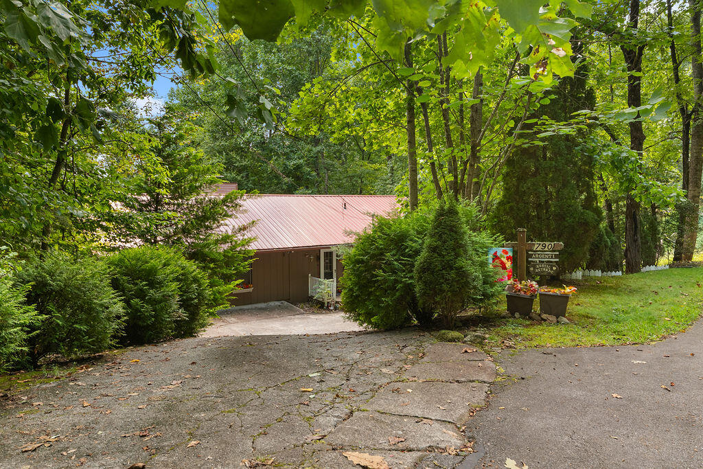 790 Woodland Heights