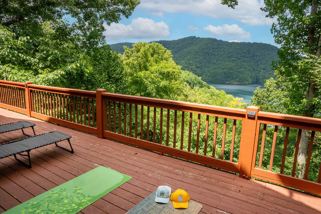 135 Ridge Top Dr
