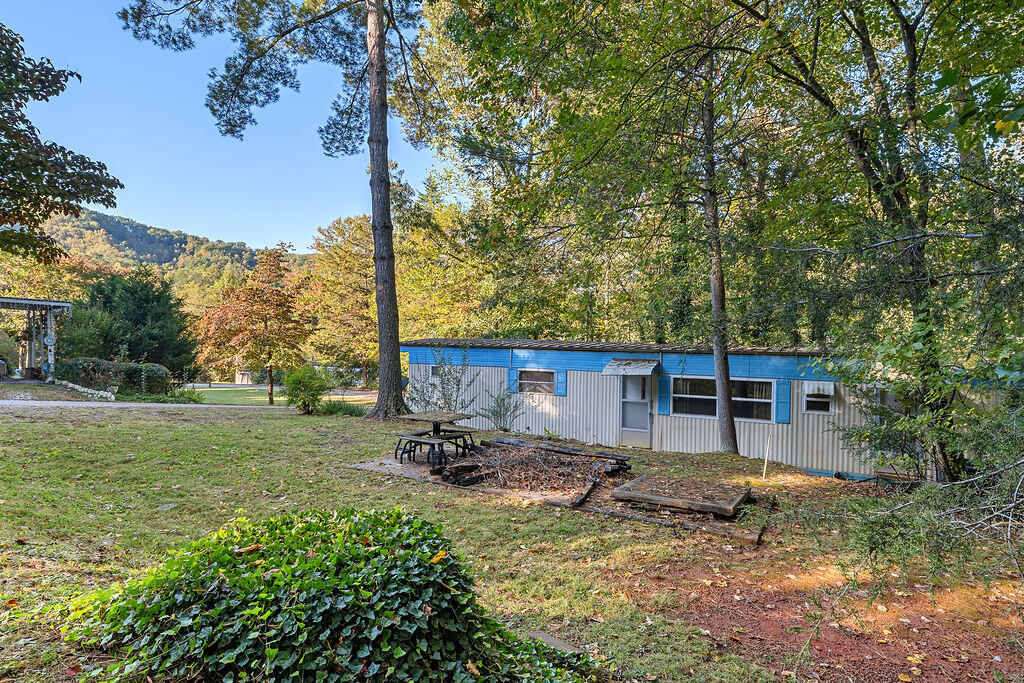 8 3610 Highlands Rd