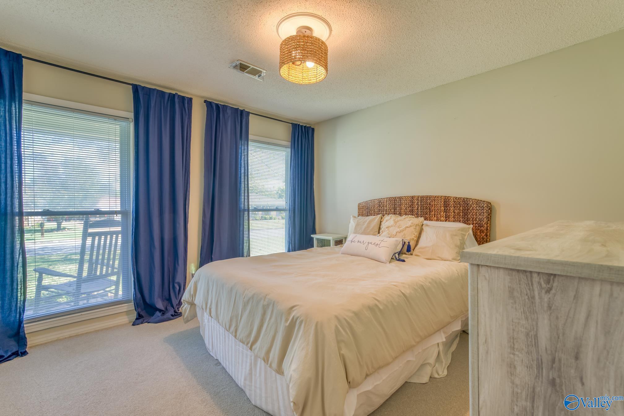 115 W Oak Hill Drive