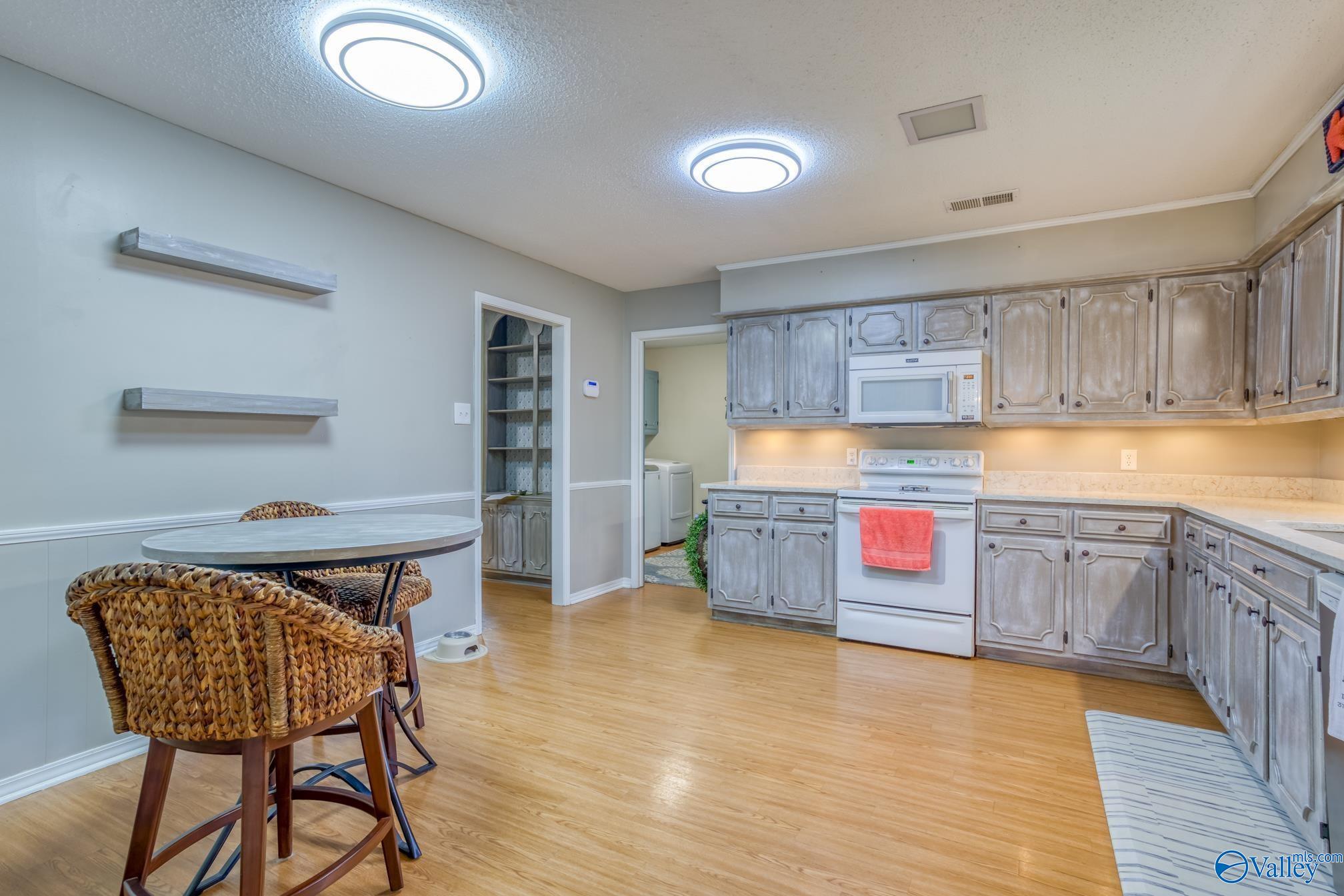 115 W Oak Hill Drive