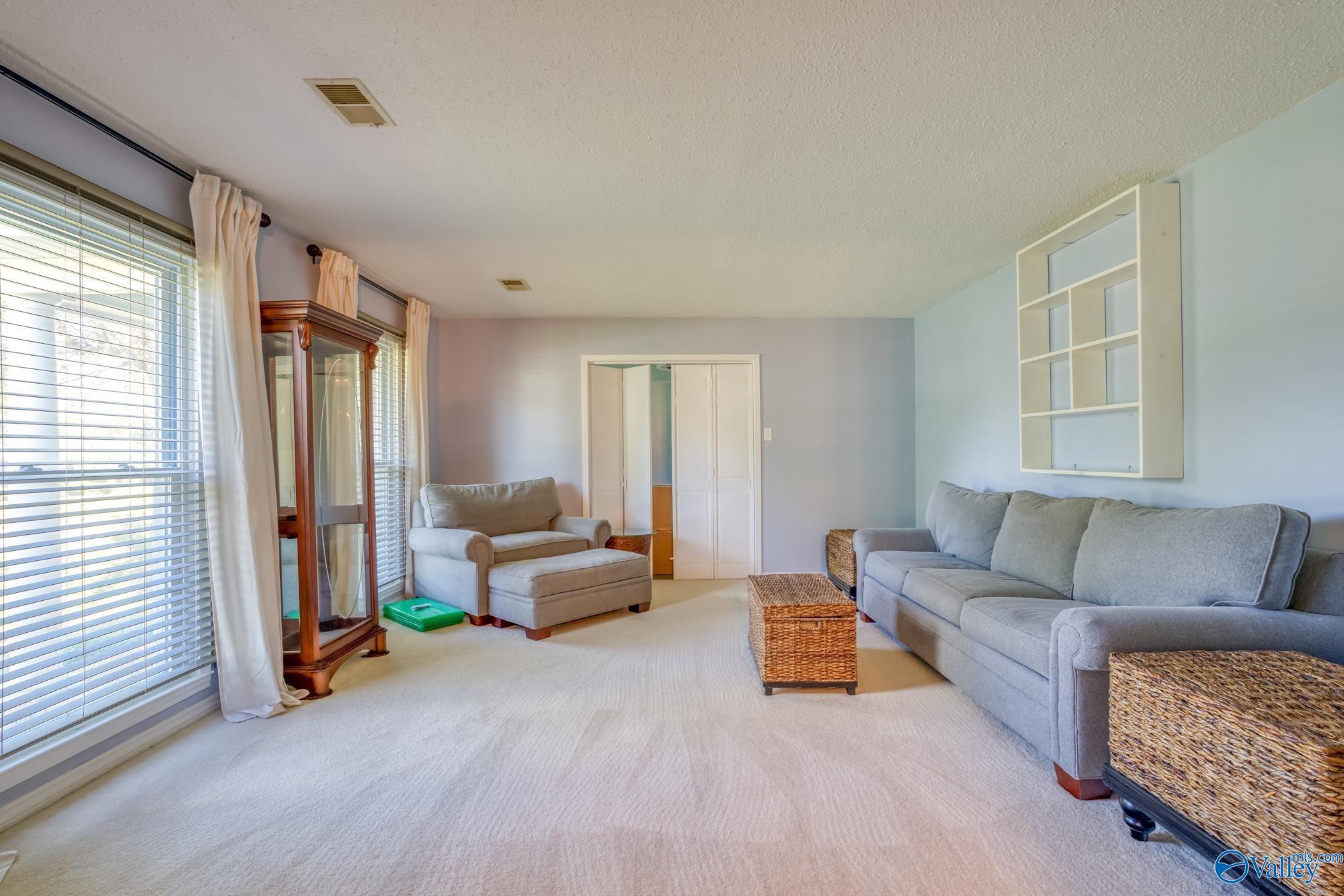 115 W Oak Hill Drive
