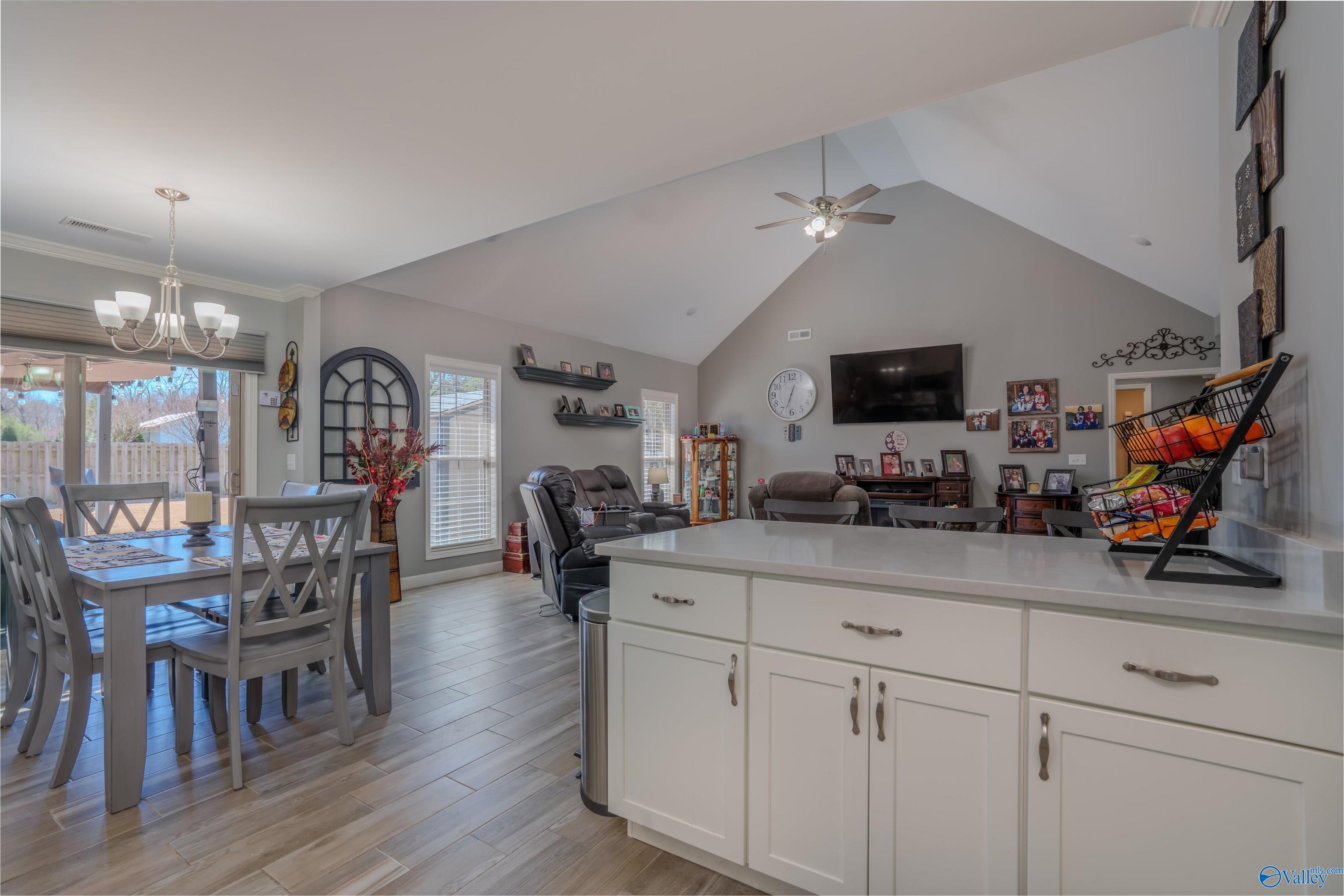 976 Garrett Lane, Florence