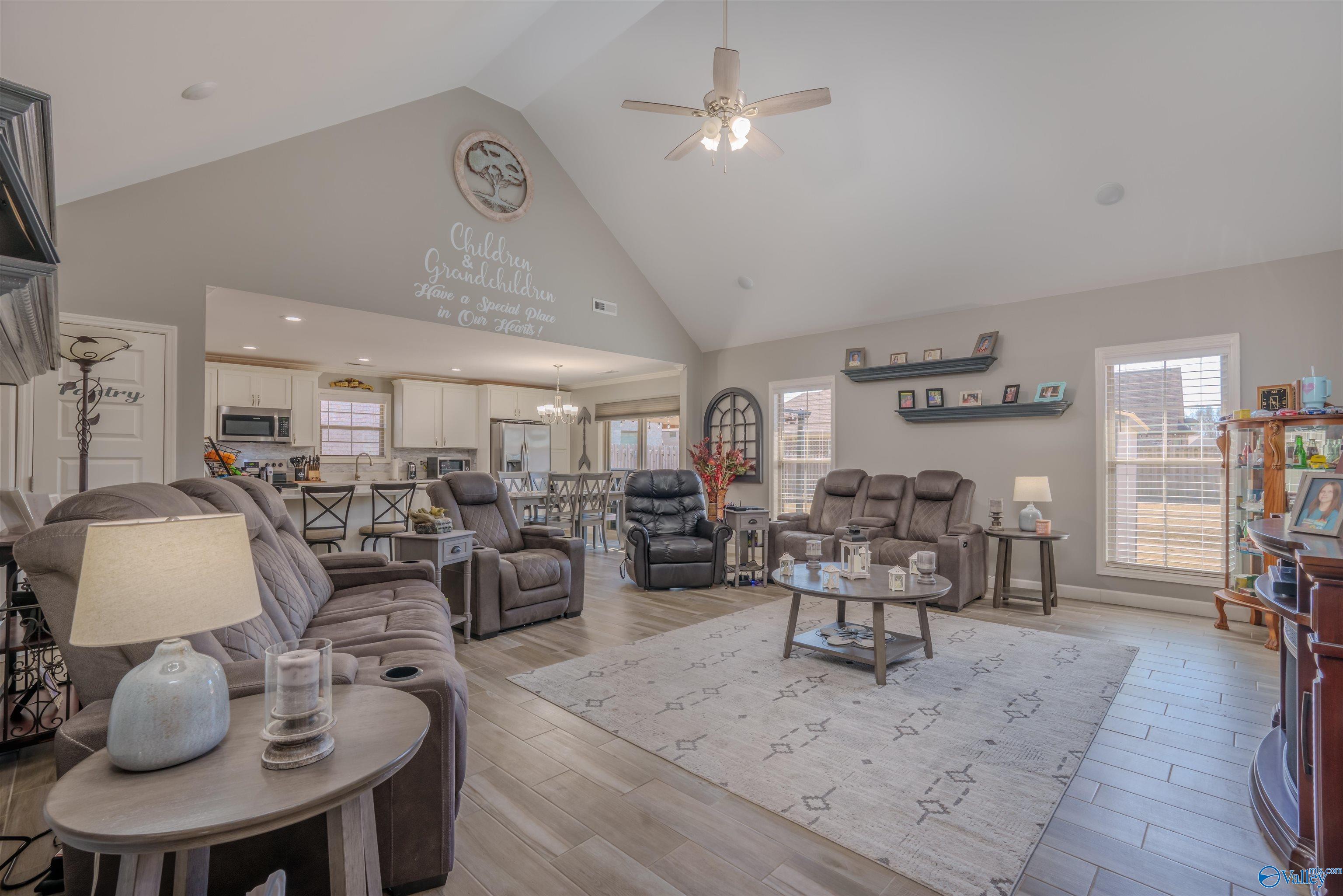 976 Garrett Lane, Florence
