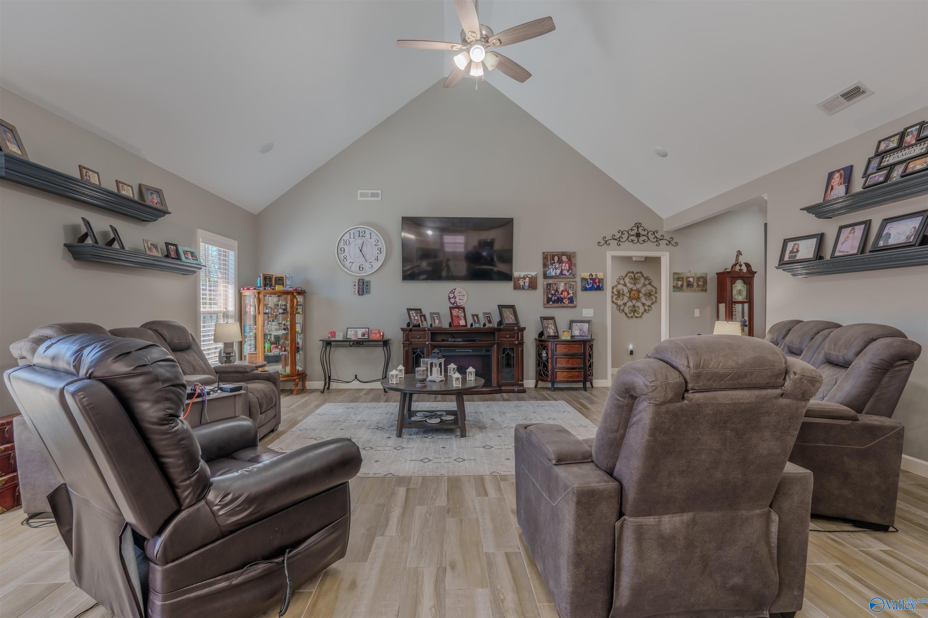 976 Garrett Lane, Florence