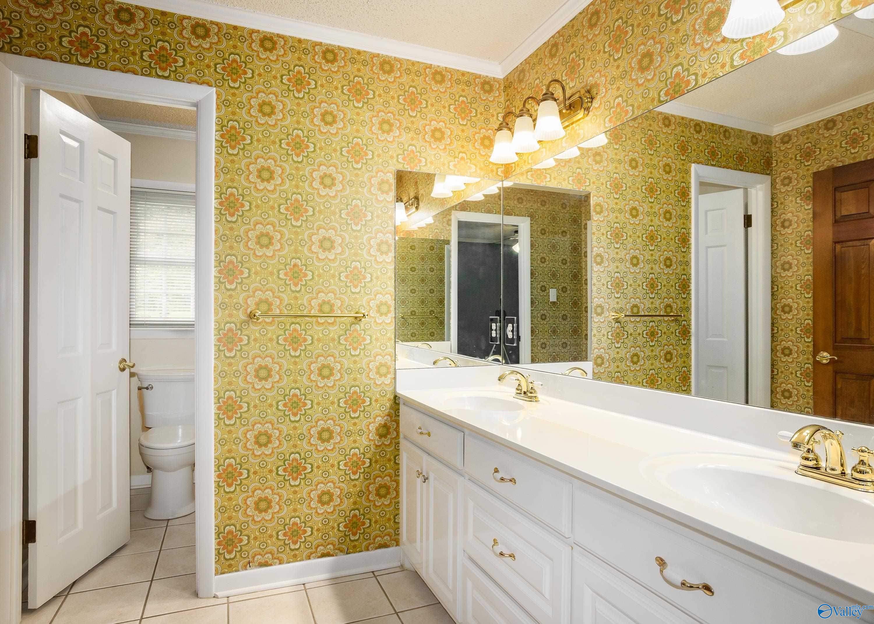 413 Russell Street, Florence