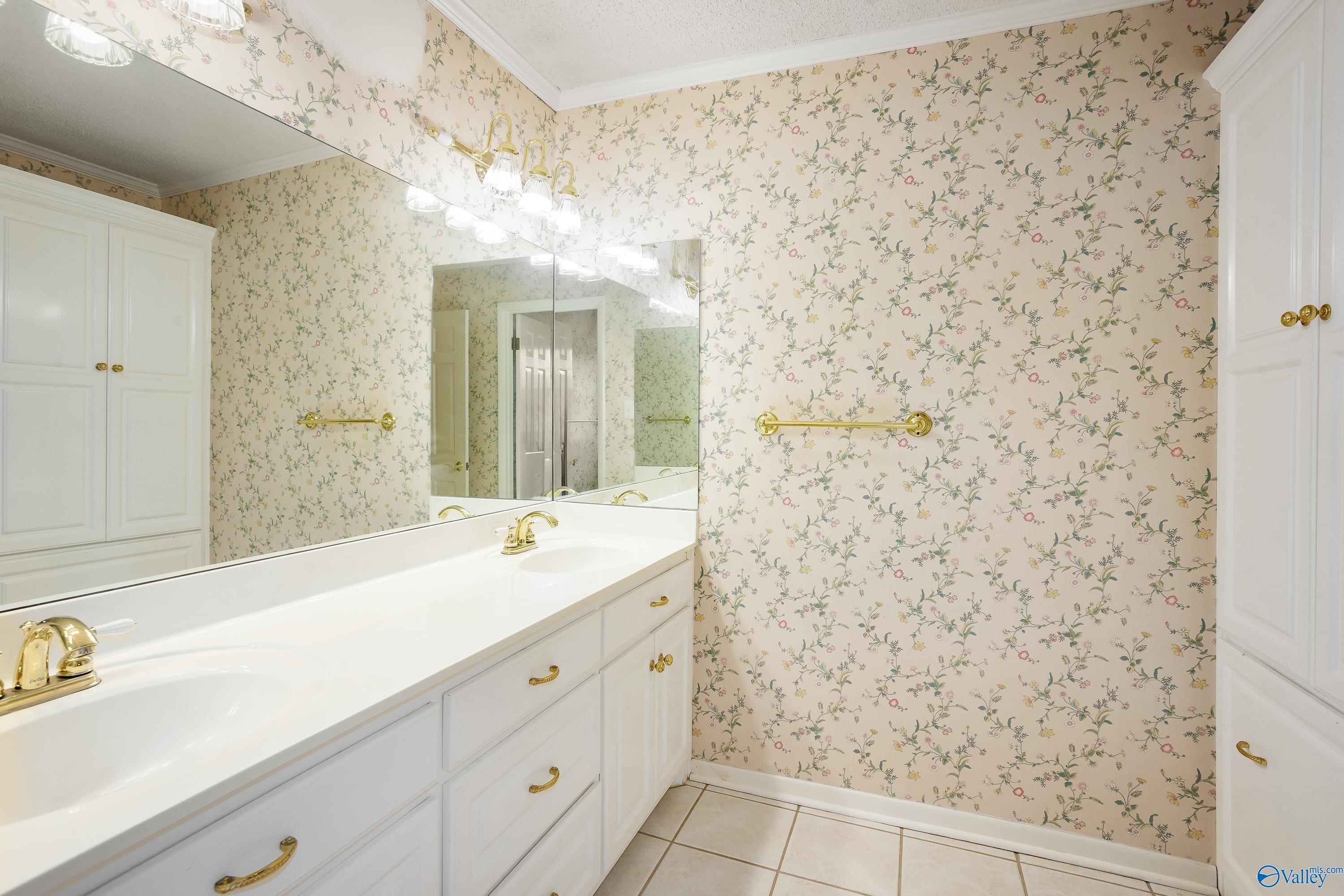 413 Russell Street, Florence