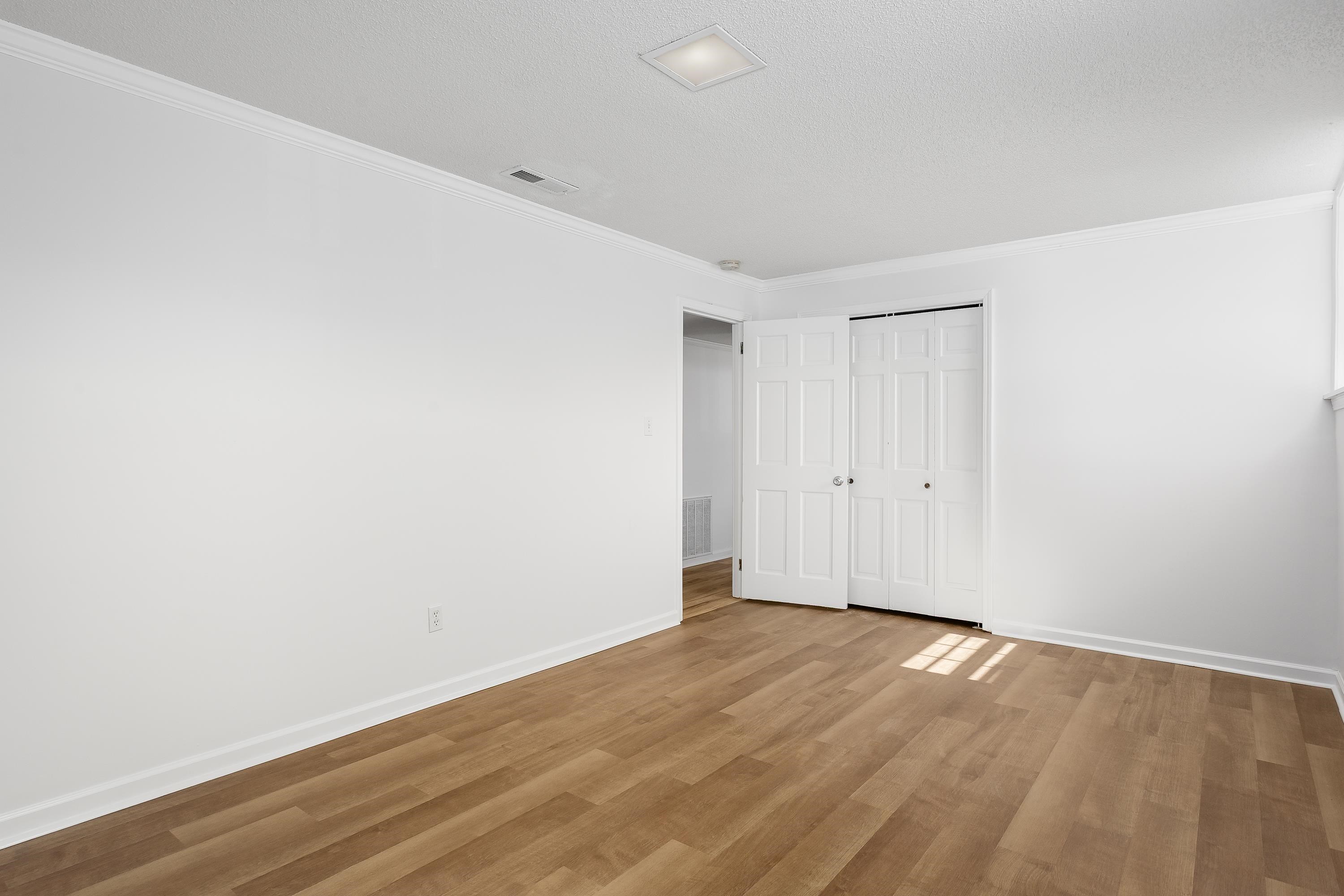 103 Creekwood Cir