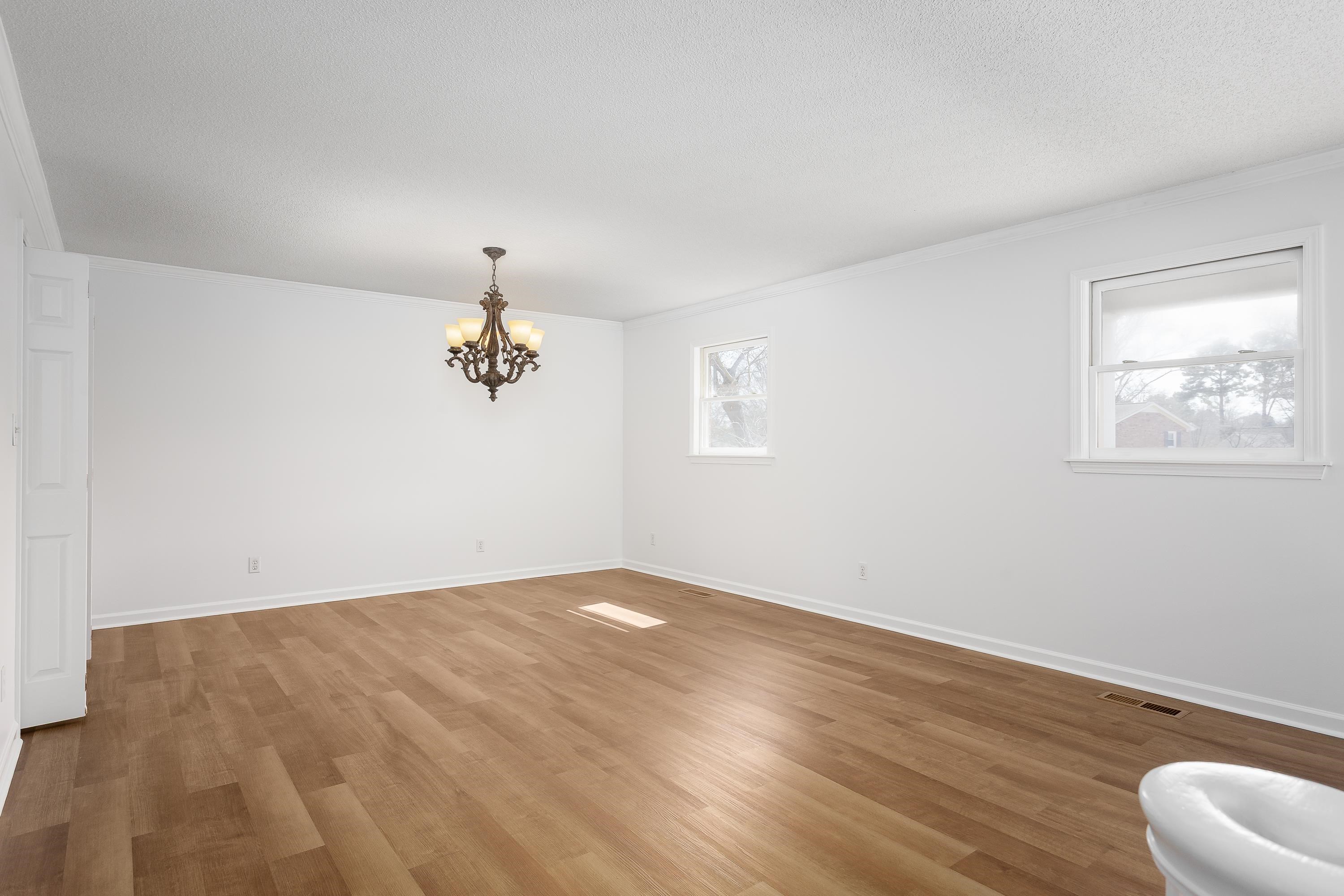 103 Creekwood Cir