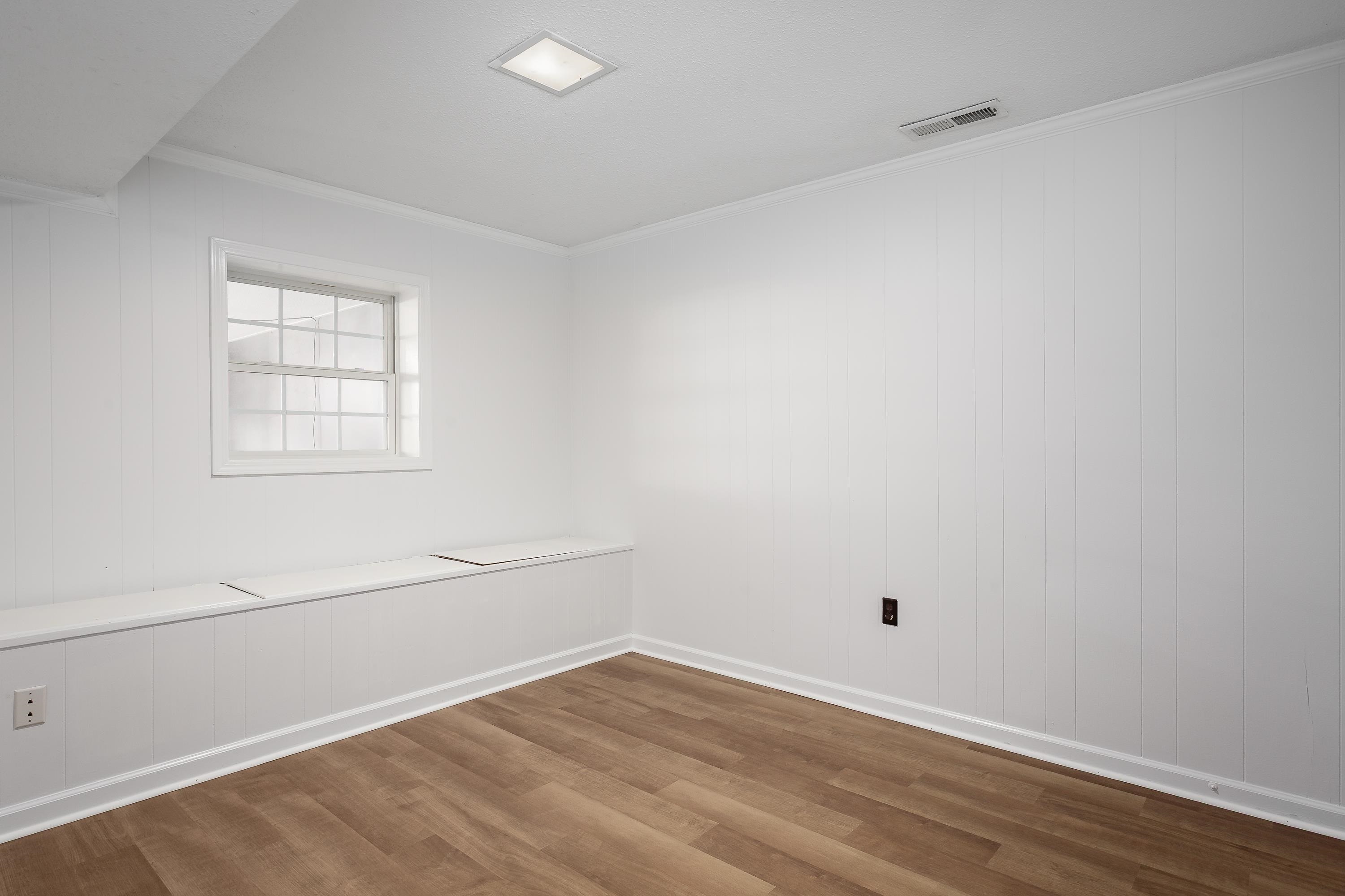 103 Creekwood Cir