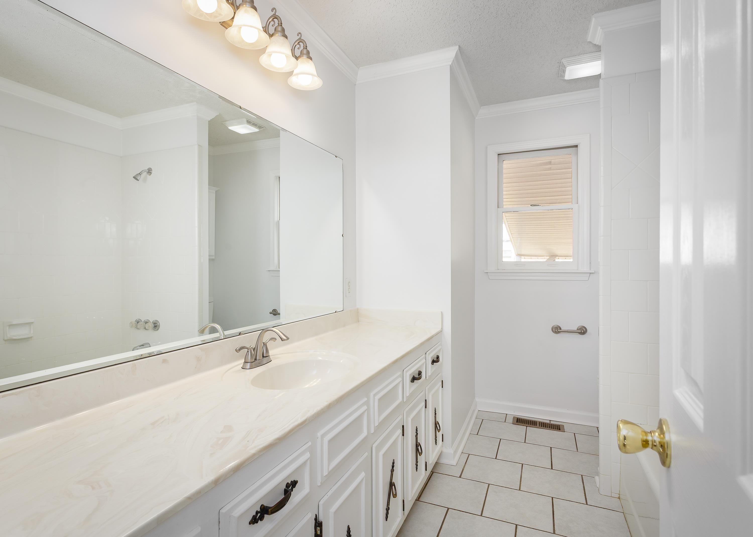 103 Creekwood Cir