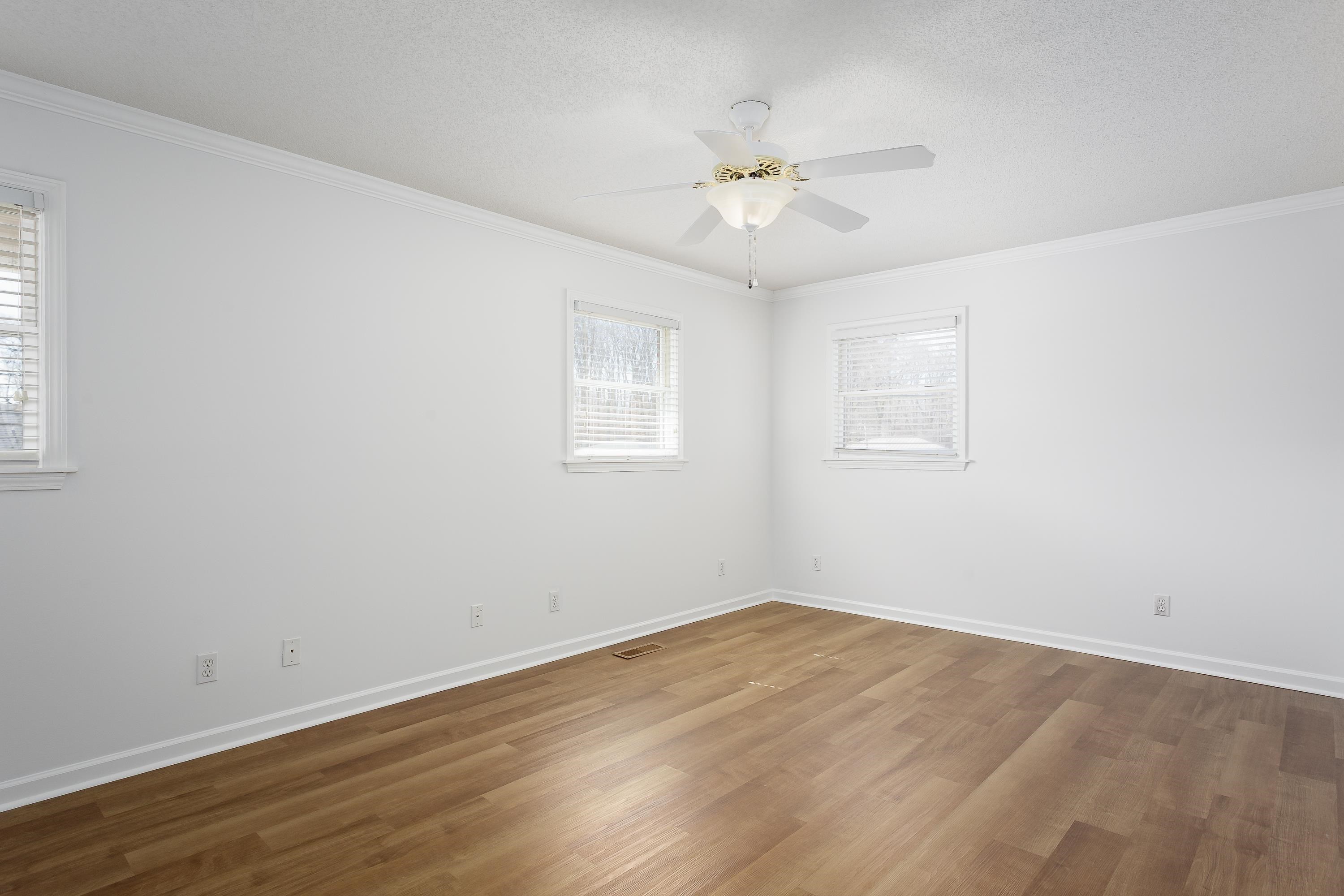 103 Creekwood Cir