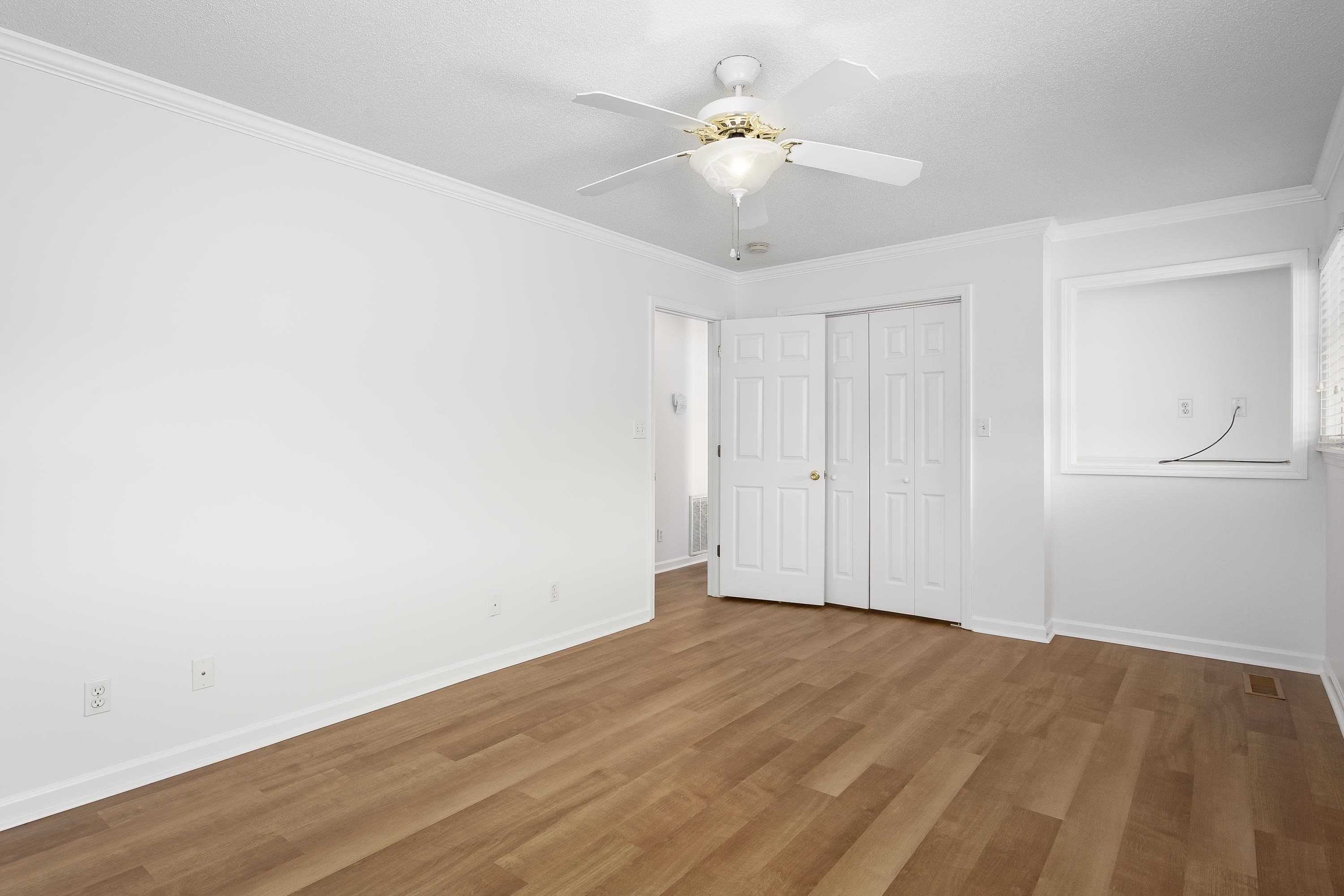 103 Creekwood Cir