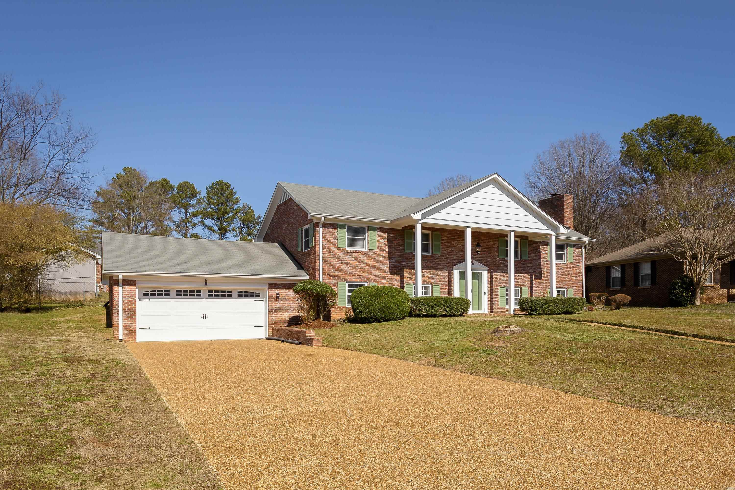 103 Creekwood Cir