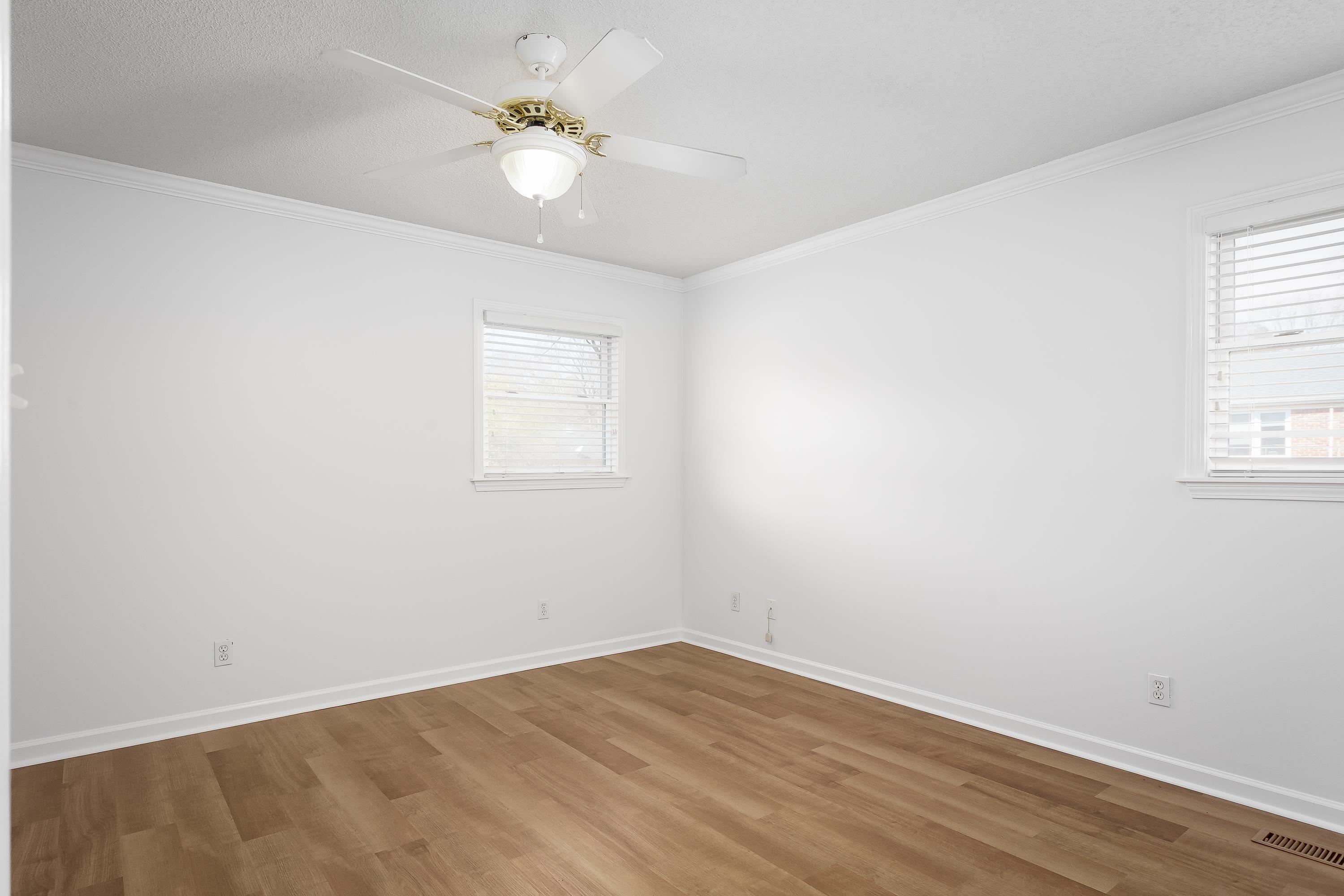 103 Creekwood Cir