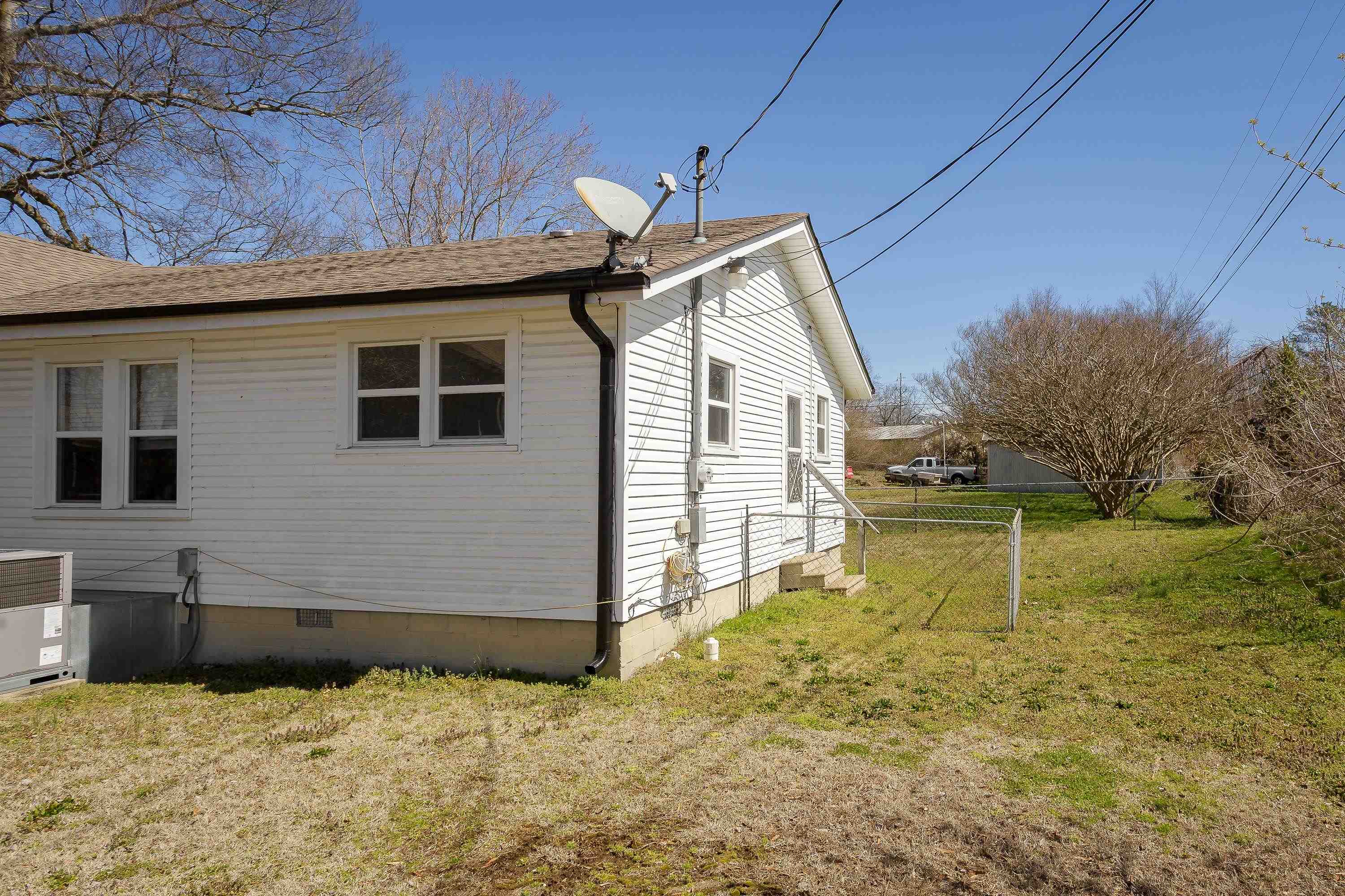 220 Foy Ave