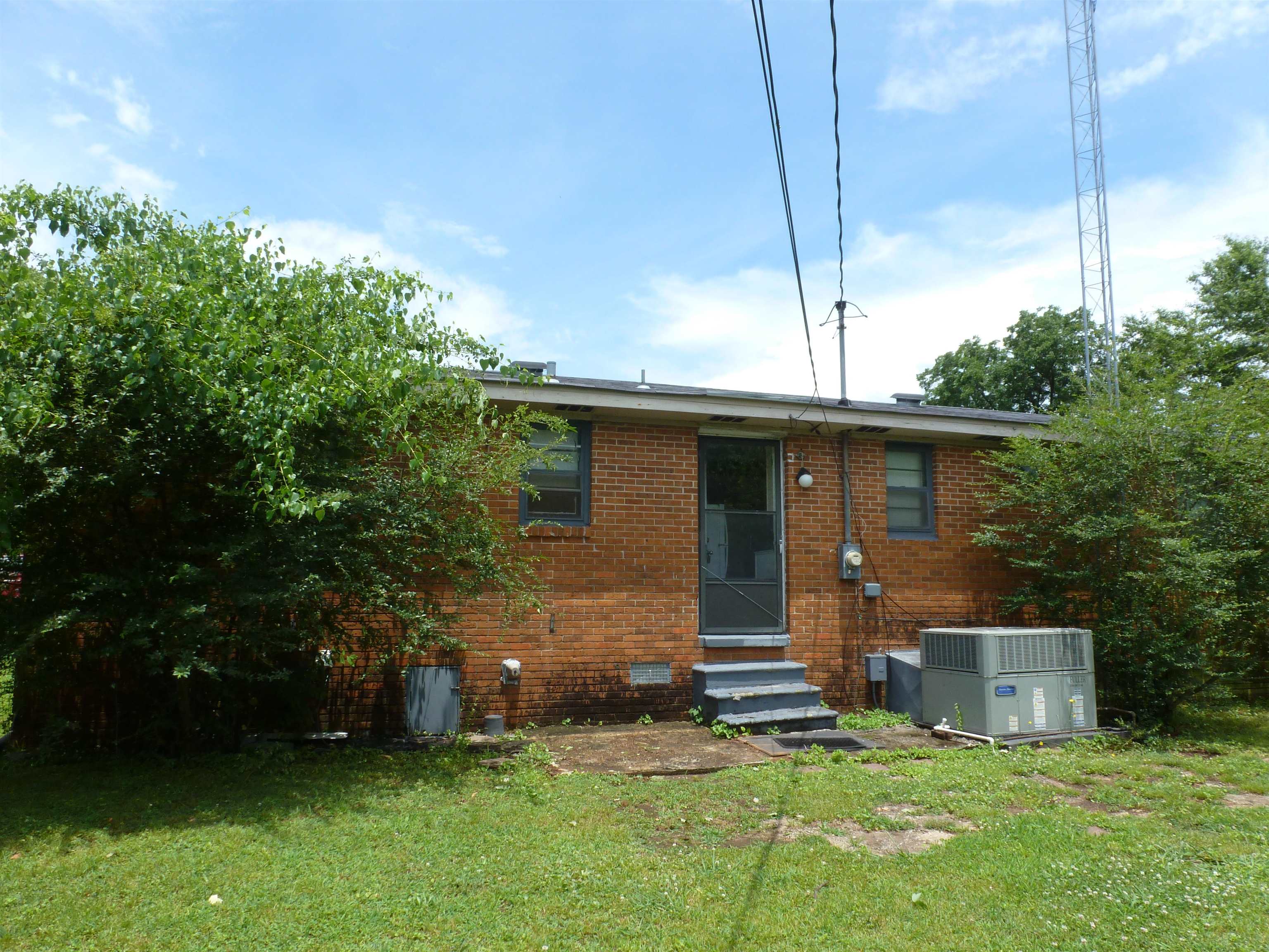 704 Grove Ave