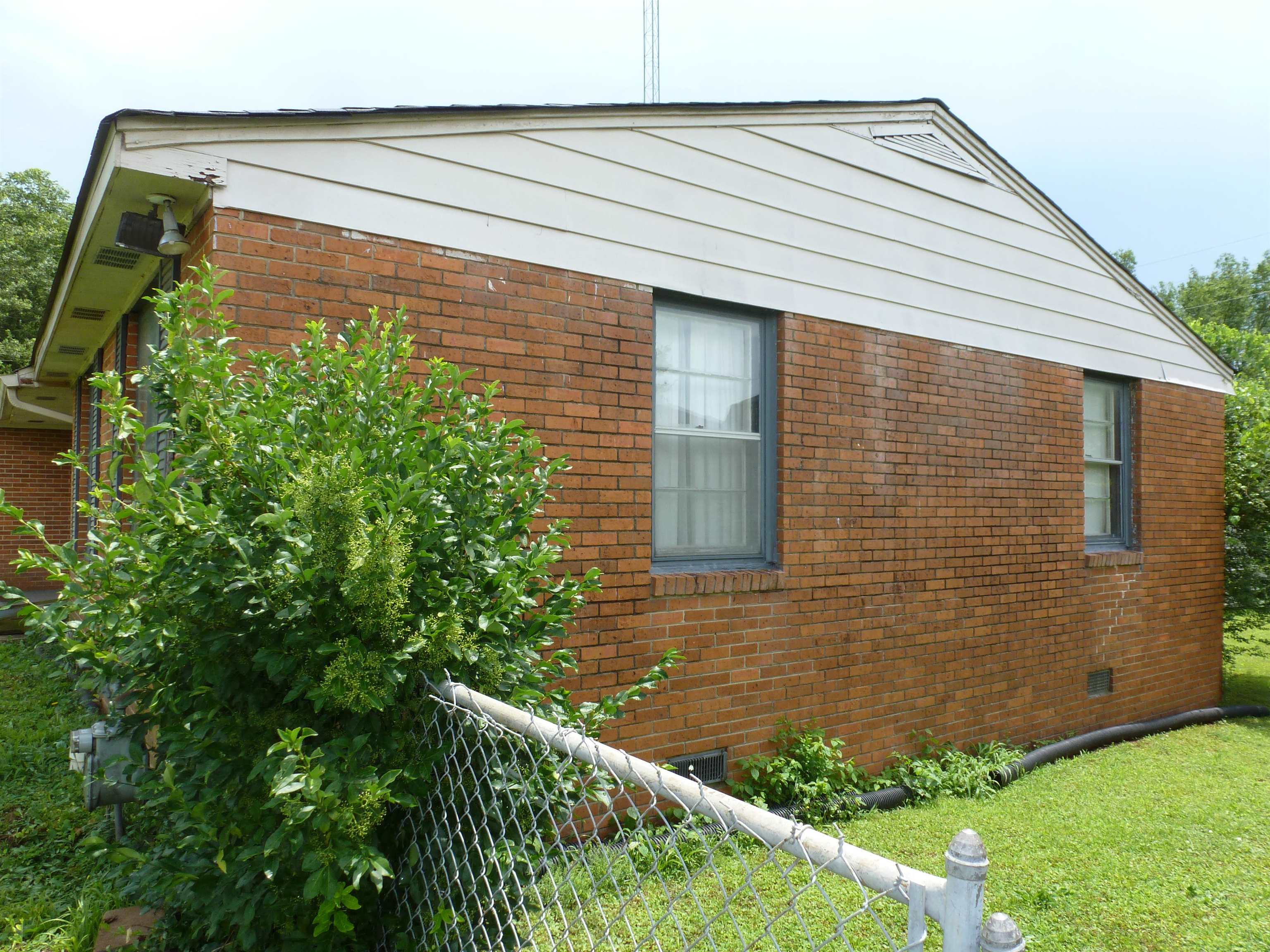 704 Grove Ave