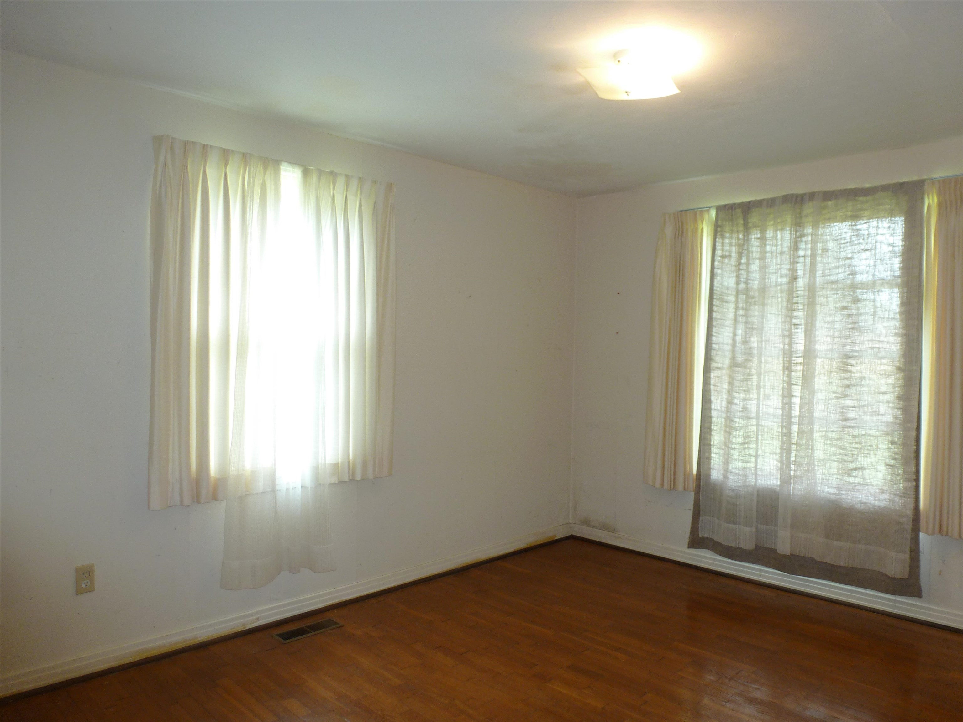 704 Grove Ave
