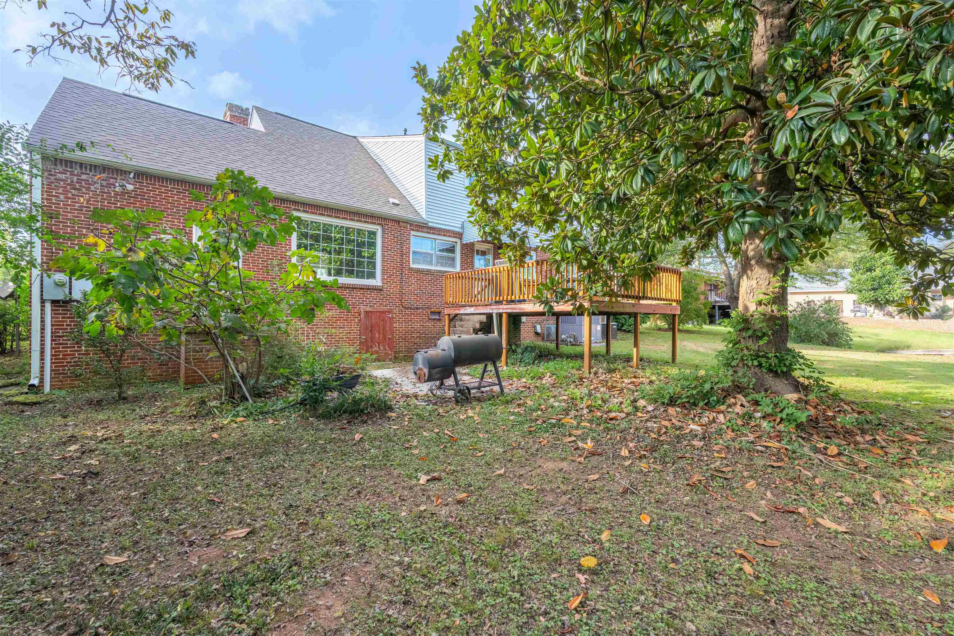 805 River Bluff Dr