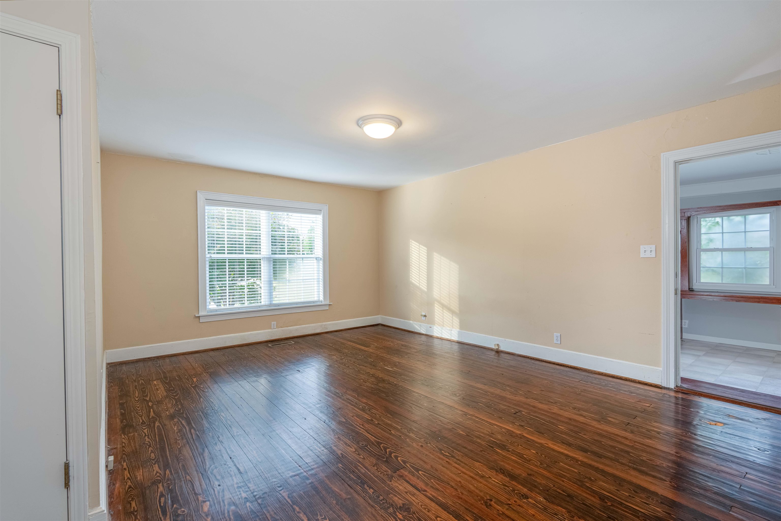 805 River Bluff Dr