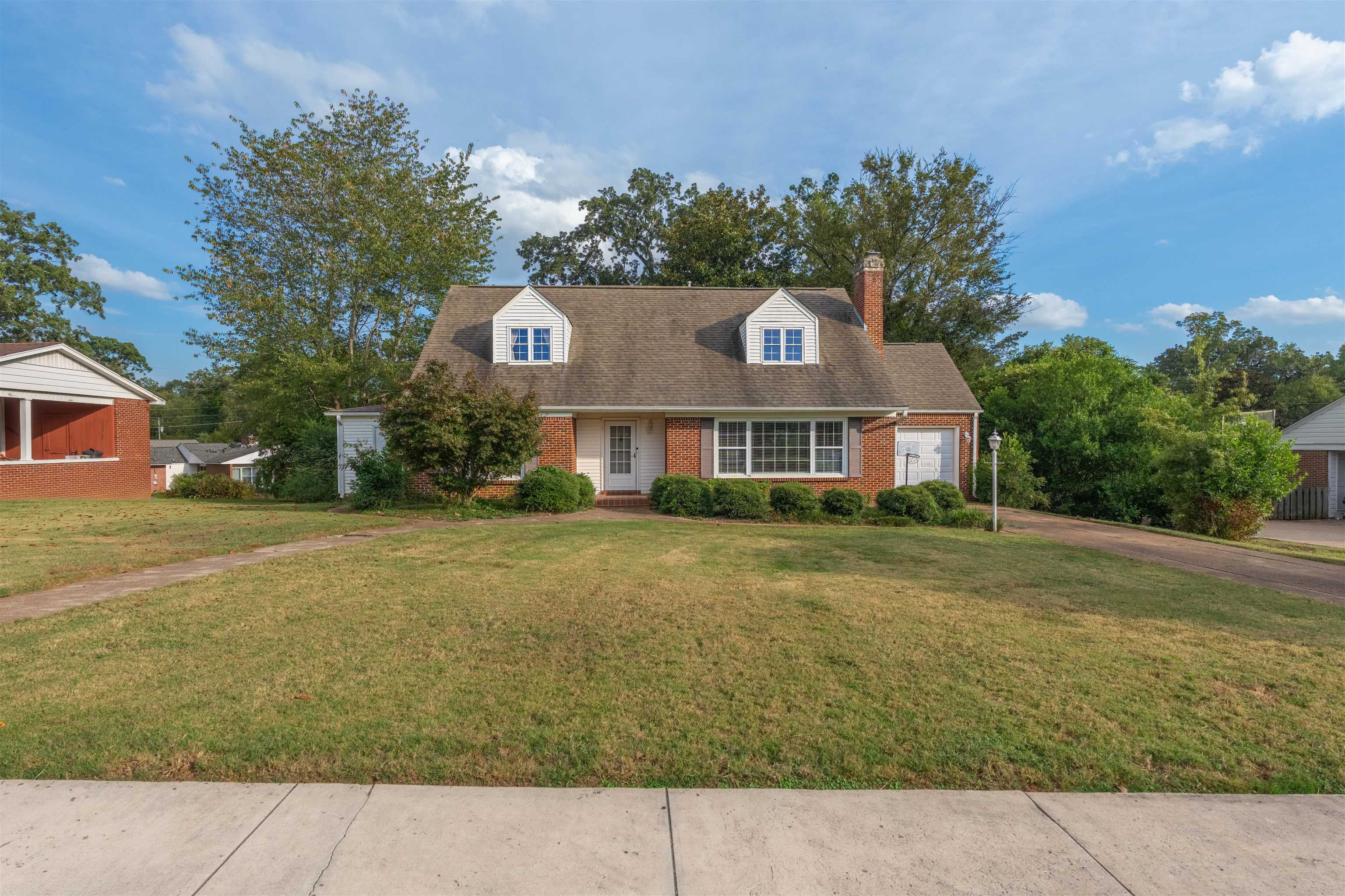 805 River Bluff Dr