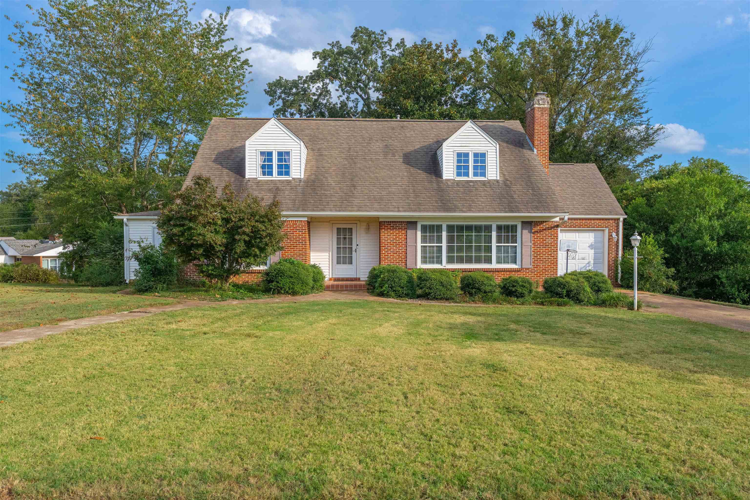 805 River Bluff Dr