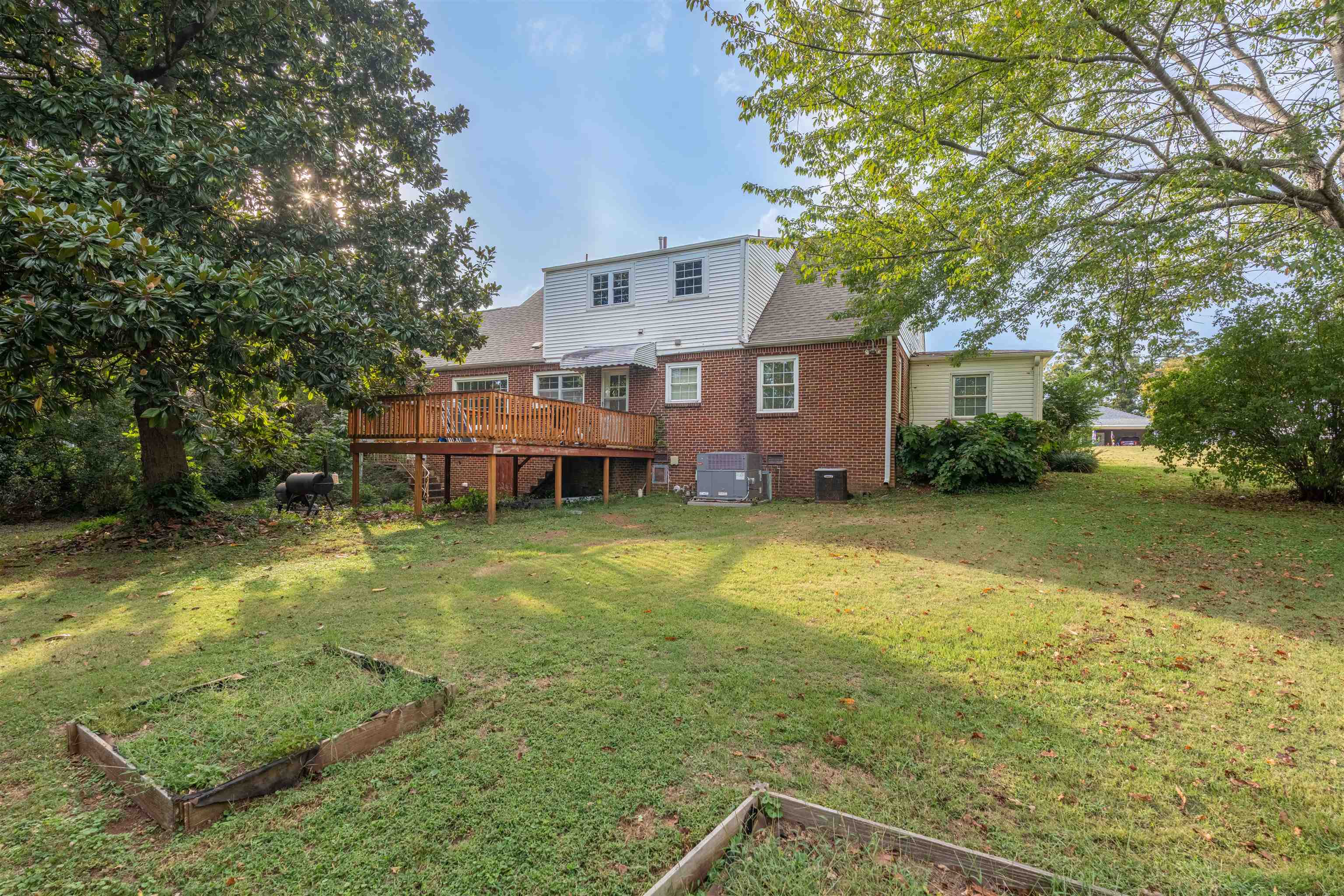 805 River Bluff Dr
