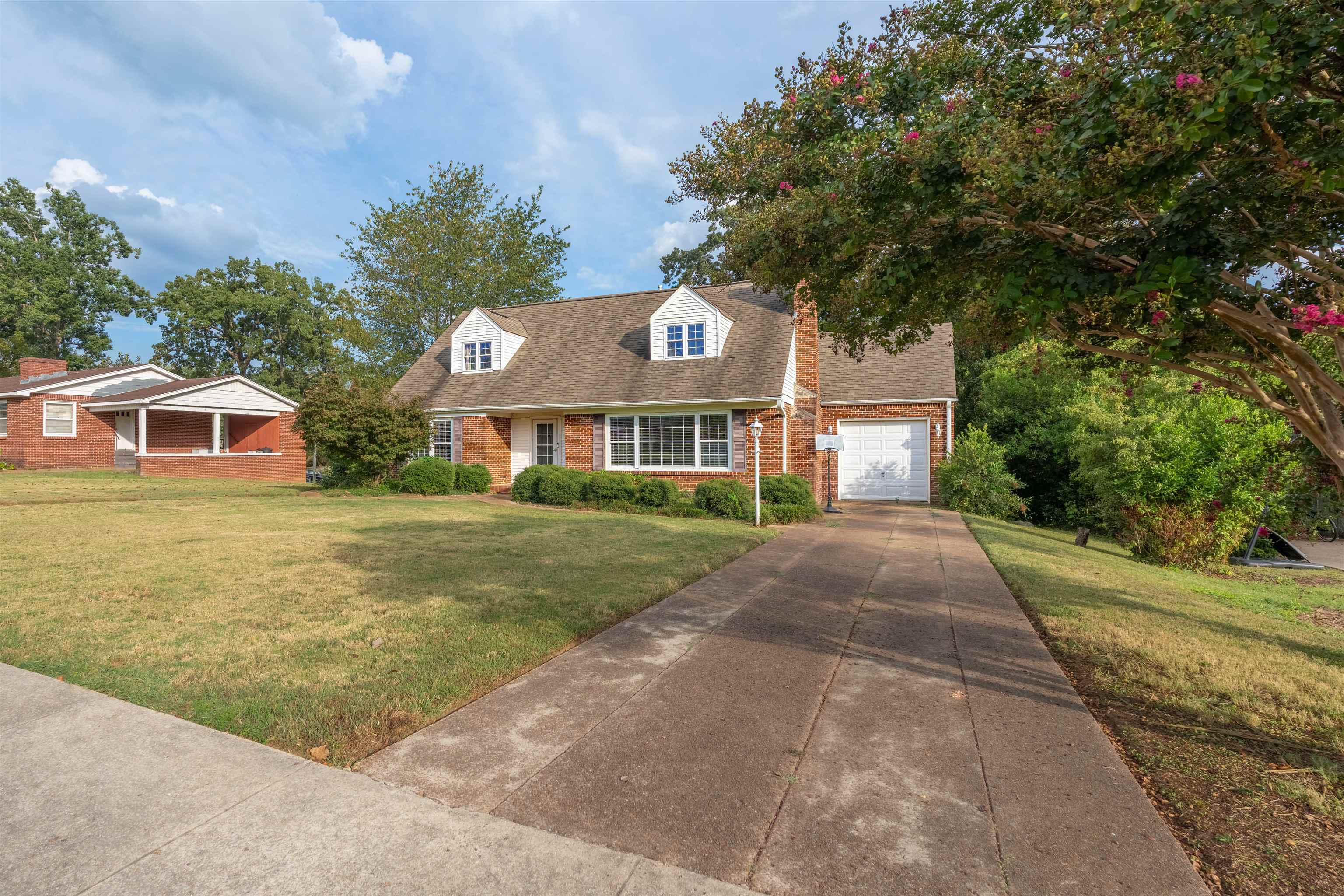 805 River Bluff Dr