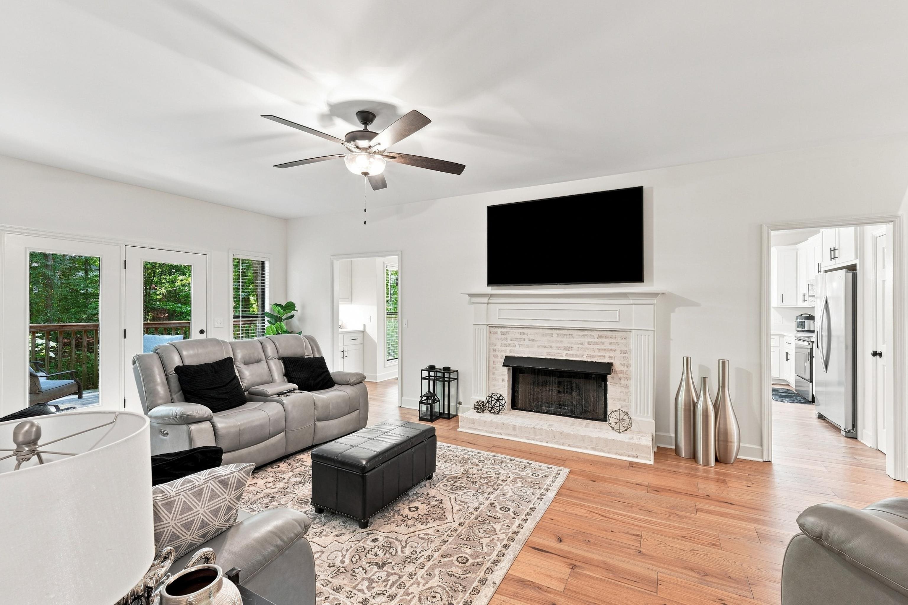 103 East Cv
