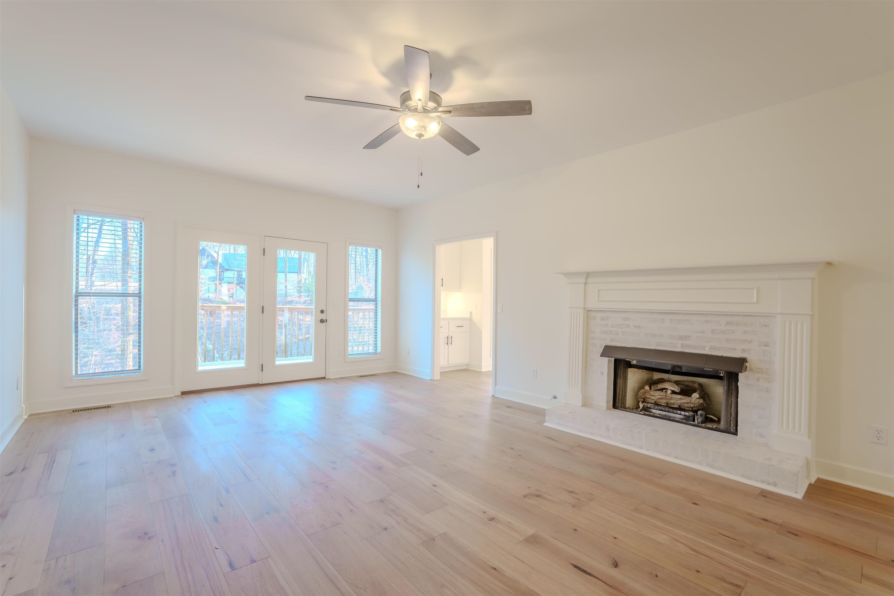 103 East Cv